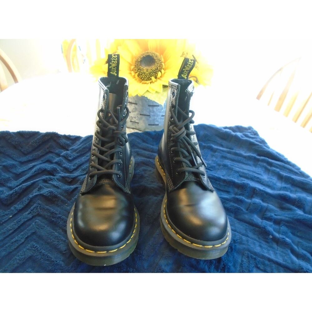 Dr Martens Leather  combat boots ladies size 6